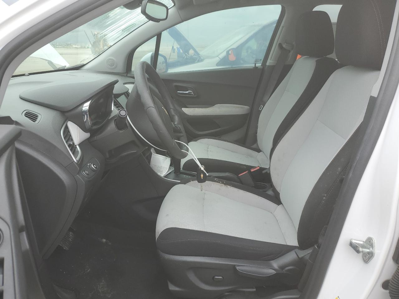 2020 Chevrolet Trax VIN 3GNCJKSB1LL199725 Copart auction photo, water/flood / minor dent/scratches damage thumbnail 7