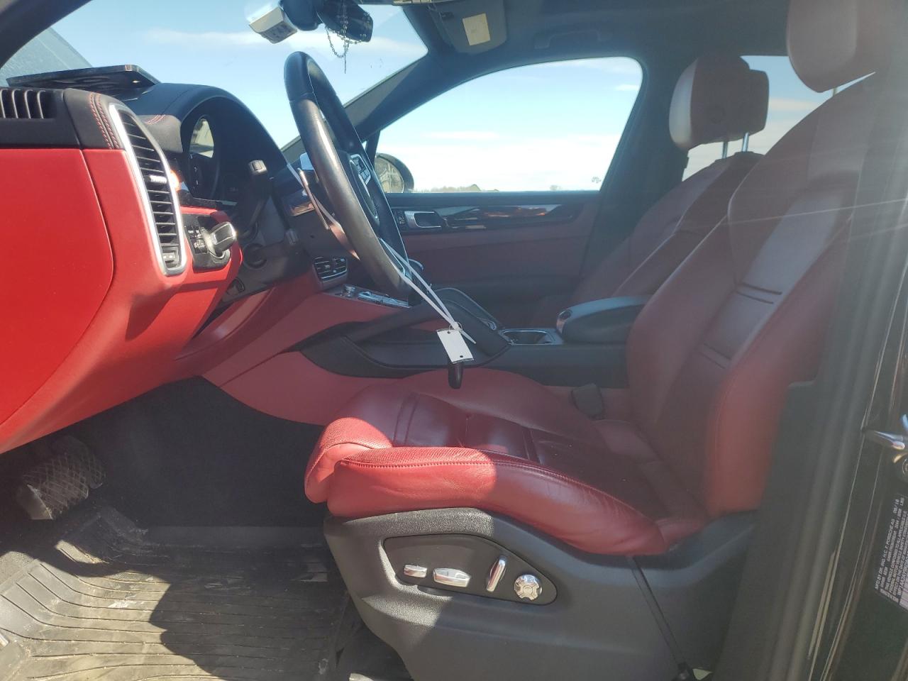 2019 Porsche Cayenne VIN WP1AA2AY9KDA04298 Copart auction photo, front end / minor dent/scratches damage thumbnail 7