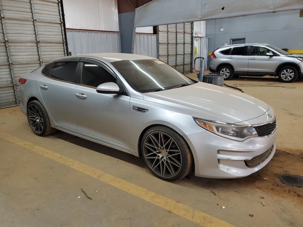 2018 KIA Optima VIN 5XXGT4L32JG234465 Copart auction photo, front end / side damage thumbnail 4