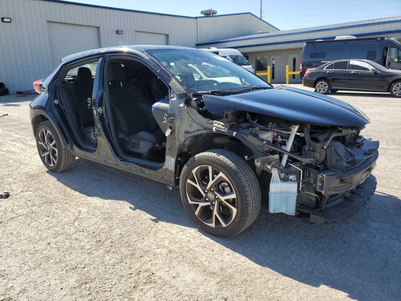2021 Toyota C-HR VIN JTNKHMBX4M1115375 Copart auction photo, front end / side damage thumbnail 4