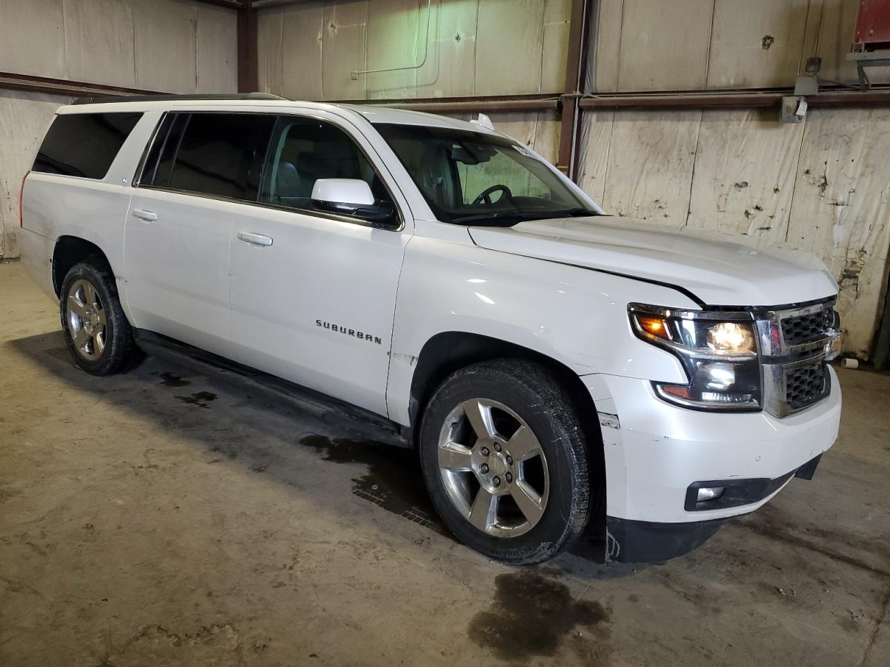 2017 Chevrolet Suburban VIN 1GNSKHKC6HR121722 Copart auction photo, front end / minor dent/scratches damage thumbnail 4
