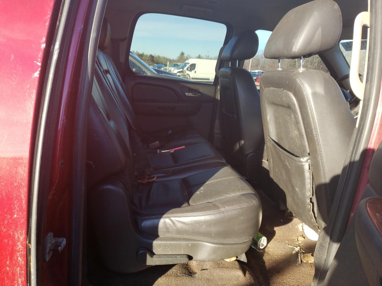 2011 Chevrolet Suburban VIN 1GNSKJE36BR213391 Copart auction photo, front end / minor dent/scratches damage thumbnail 11