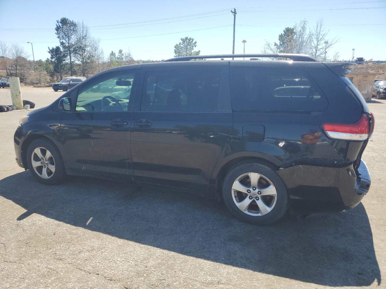 2013 Toyota Sienna VIN 5TDKK3DC1DS385788 Copart auction photo, rear end damage thumbnail 2