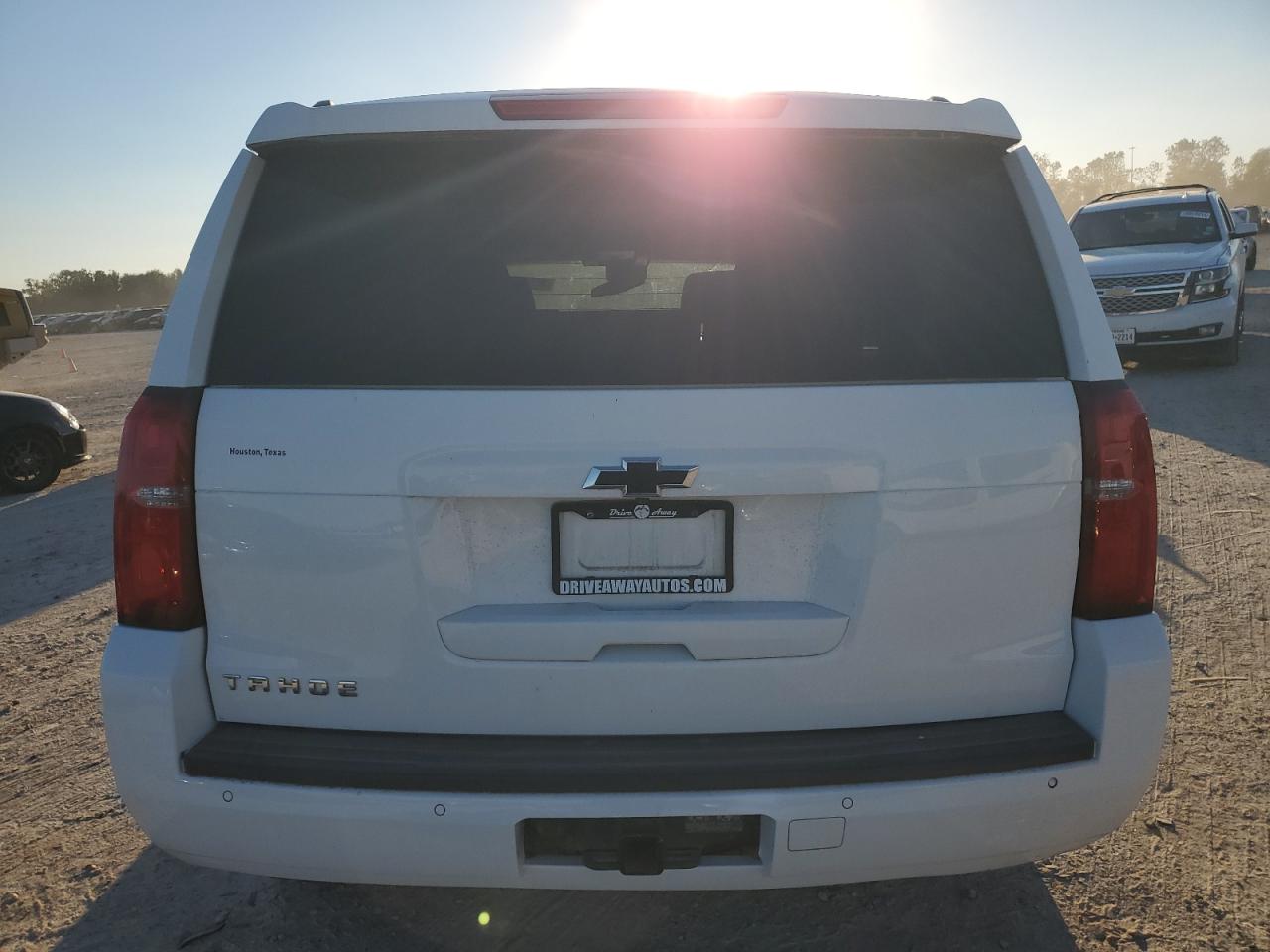 2015 Chevrolet Tahoe VIN 1GNSCBKC4FR637598 Copart auction photo, front end / side damage thumbnail 6