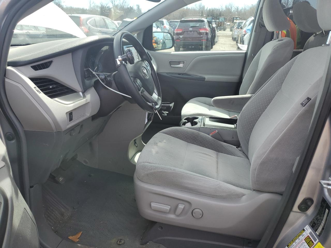 2018 Toyota Sienna VIN 5TDJZ3DC0JS189263 Copart auction photo, rear end damage thumbnail 7