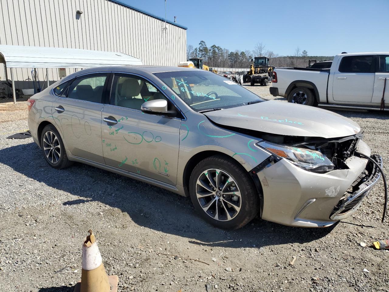 2018 Toyota Avalon VIN 4T1BD1EB6JU061744 Copart auction photo, all over damage thumbnail 4