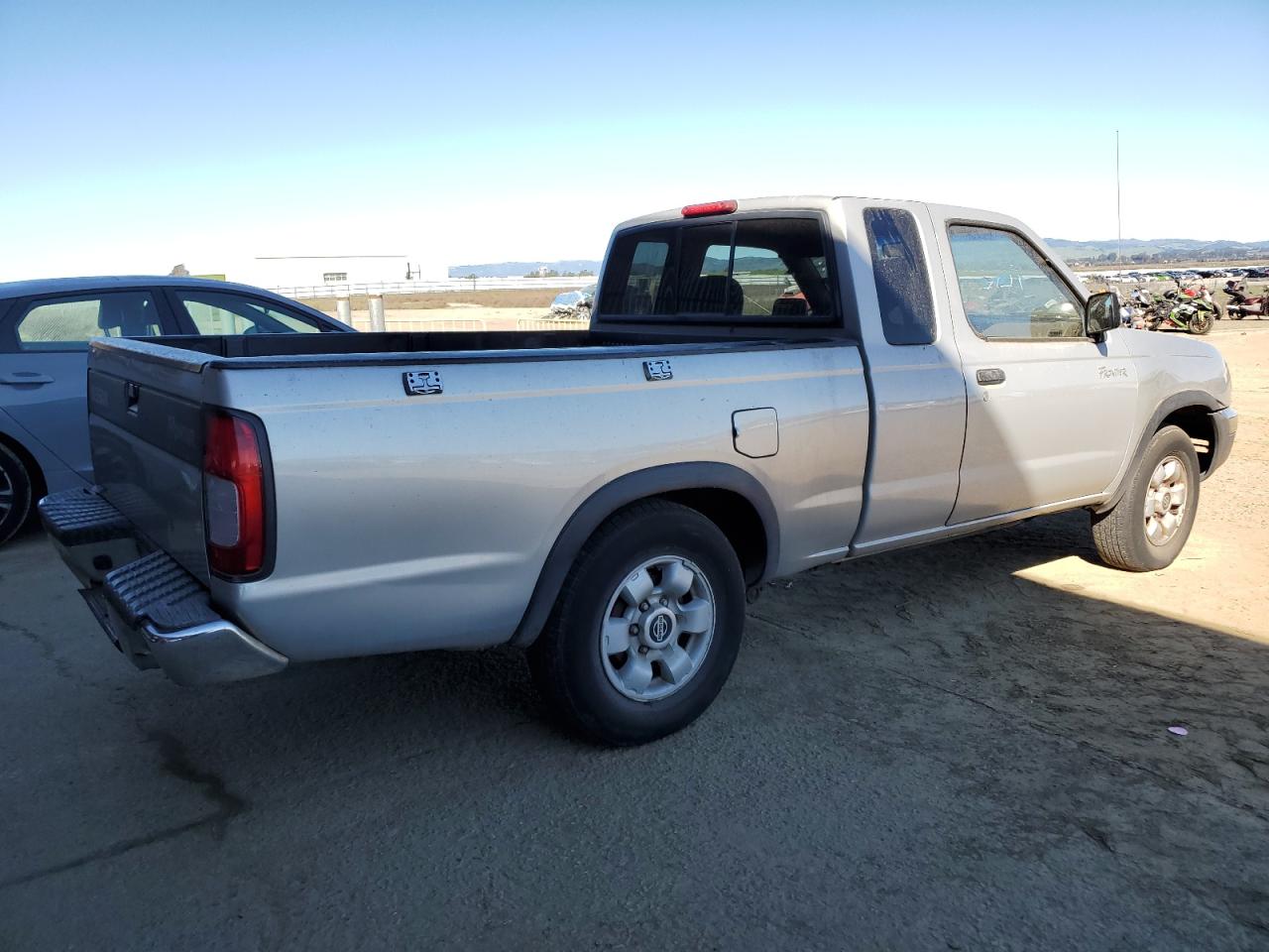 1999 Nissan Navara (Frontier) VIN 1N6DD26S0XC341365 Copart auction photo, all over / side damage thumbnail 3