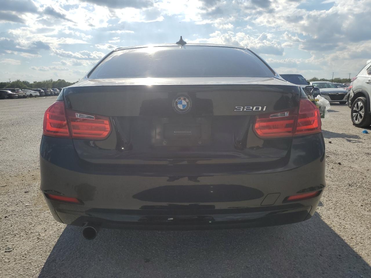 2015 BMW 3er VIN WBA3B1G54FNT06870 Copart auction photo, front end damage thumbnail 6