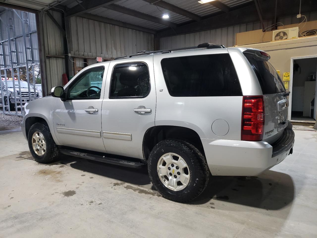 2012 Chevrolet Tahoe VIN 1GNSKBE03CR290314 Copart auction photo, water/flood / minor dent/scratches damage thumbnail 2