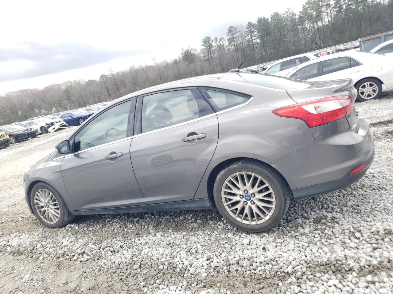 2012 Ford Focus VIN 1FAHP3H22CL193881 Copart auction photo, front end / minor dent/scratches damage thumbnail 2