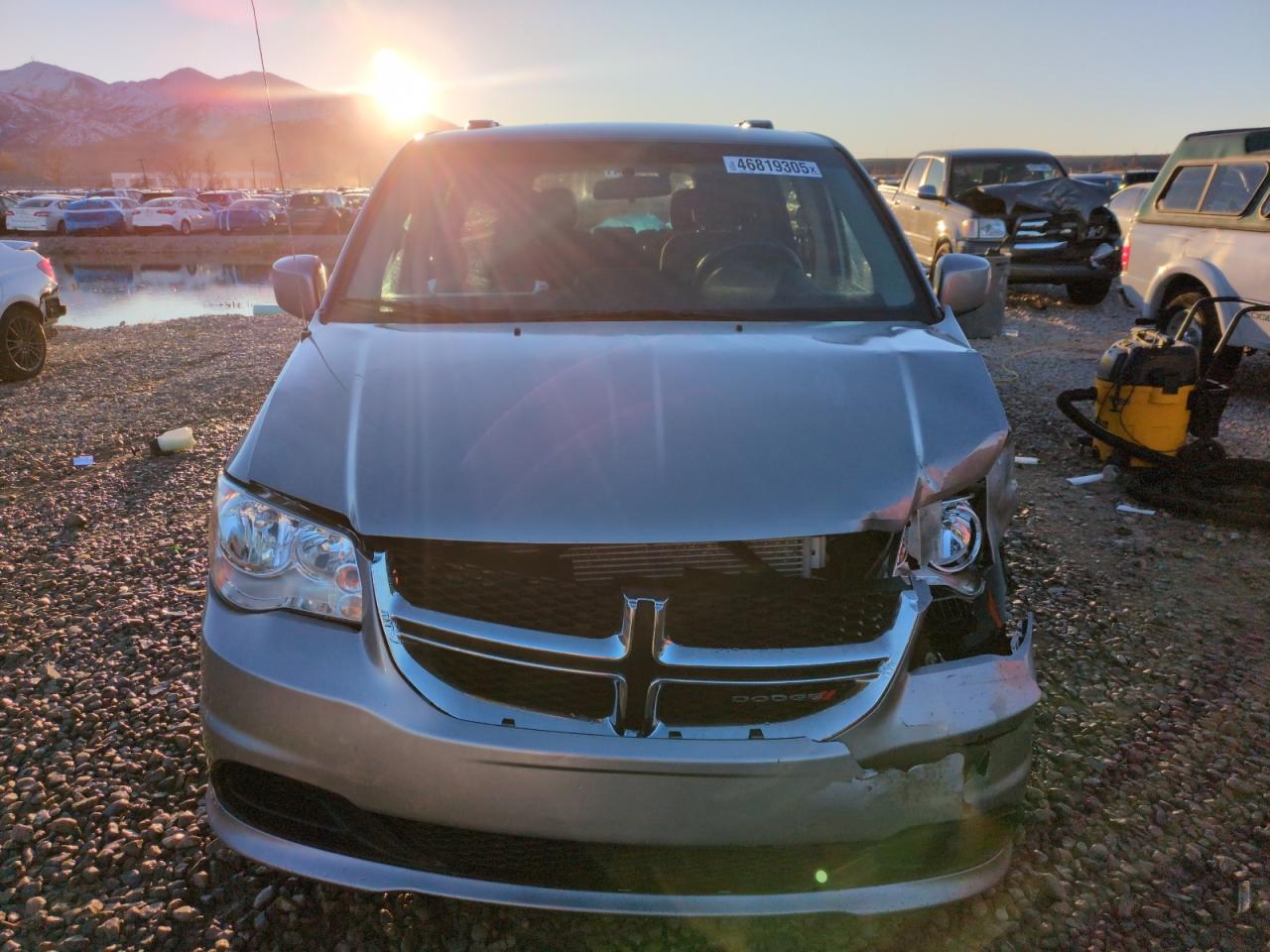 2015 Dodge Caravan VIN 2C4RDGCG3FR533102 Copart auction photo, front end damage thumbnail 5