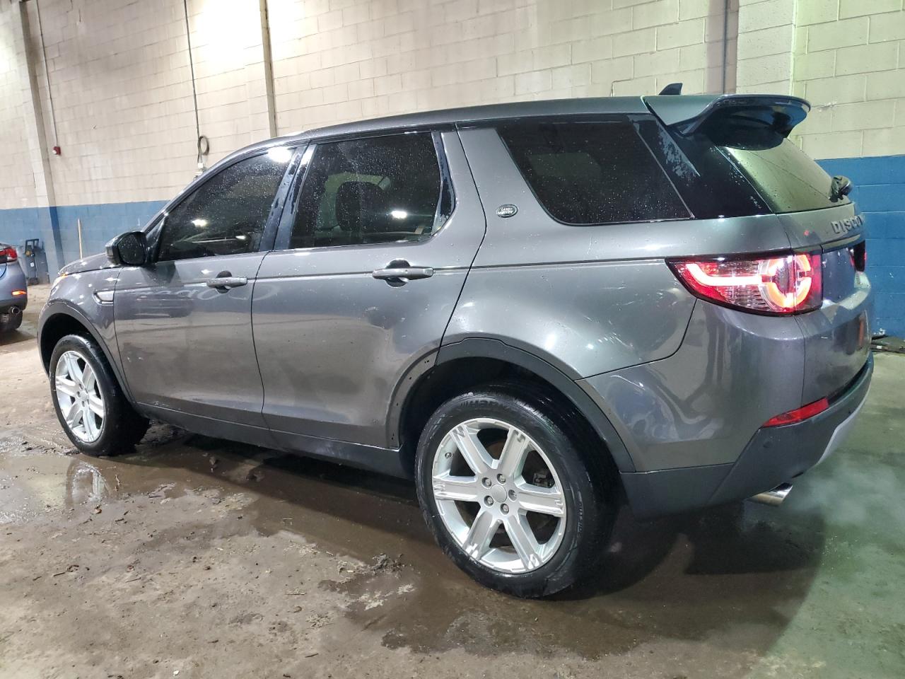2016 Land Rover Discovery VIN SALCR2BG5GH564515 Copart auction photo, minor dent/scratches damage thumbnail 2
