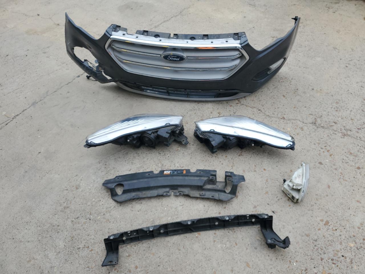 2018 Ford Escape VIN 1FMCU9GD3JUC13125 Copart auction photo, front end / side damage thumbnail 13