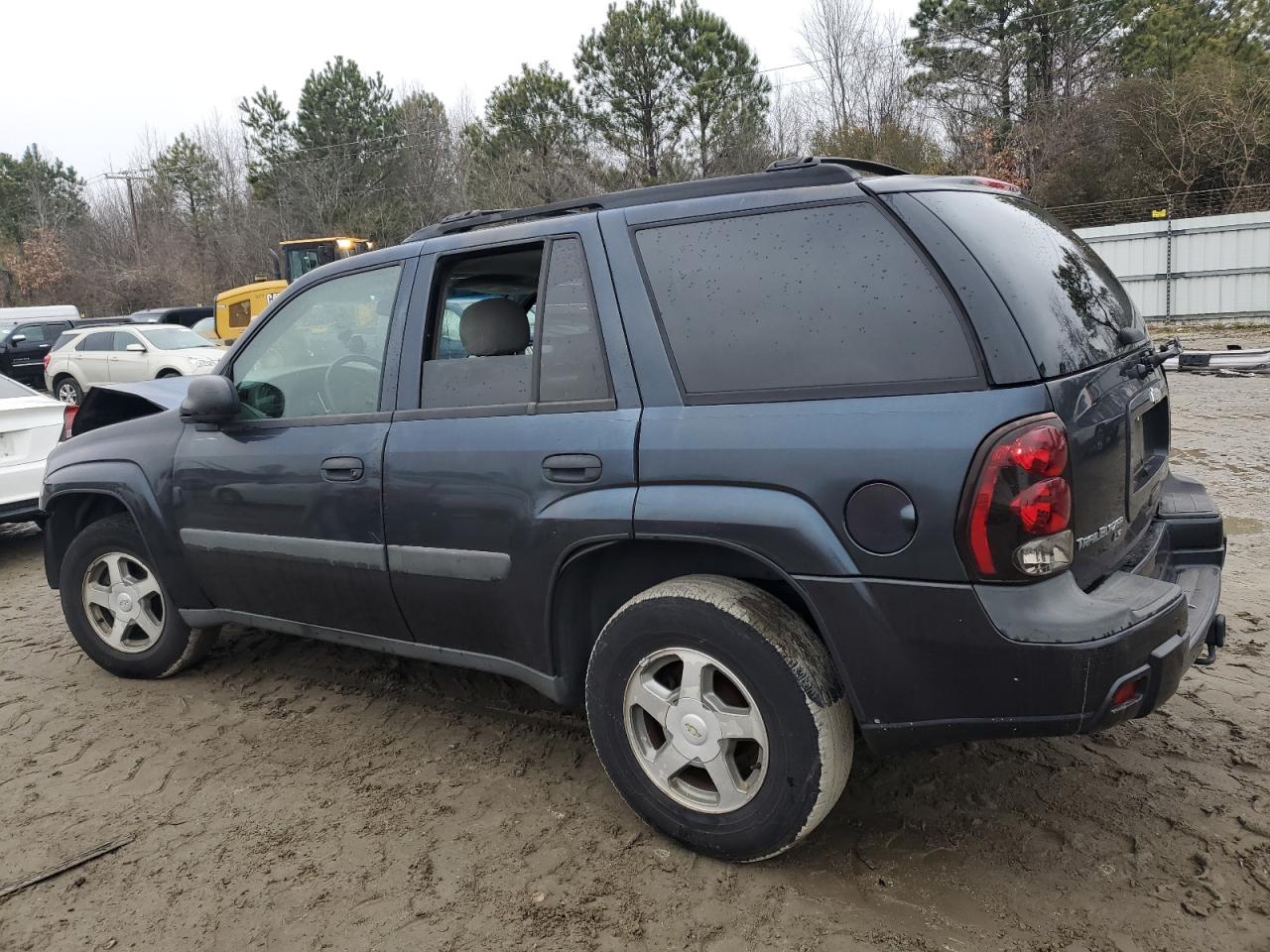 2005 Chevrolet TrailBlazer VIN 1GNDS13S452280345 Copart auction photo, front end / minor dent/scratches damage thumbnail 2