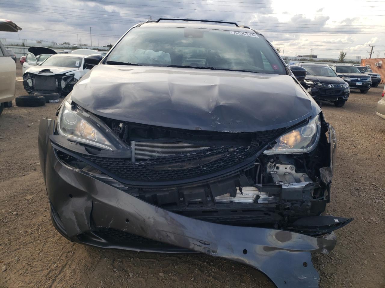 2020 Chrysler Pacifica VIN 2C4RC1EG2LR100413 Copart auction photo, front end / minor dent/scratches damage thumbnail 5