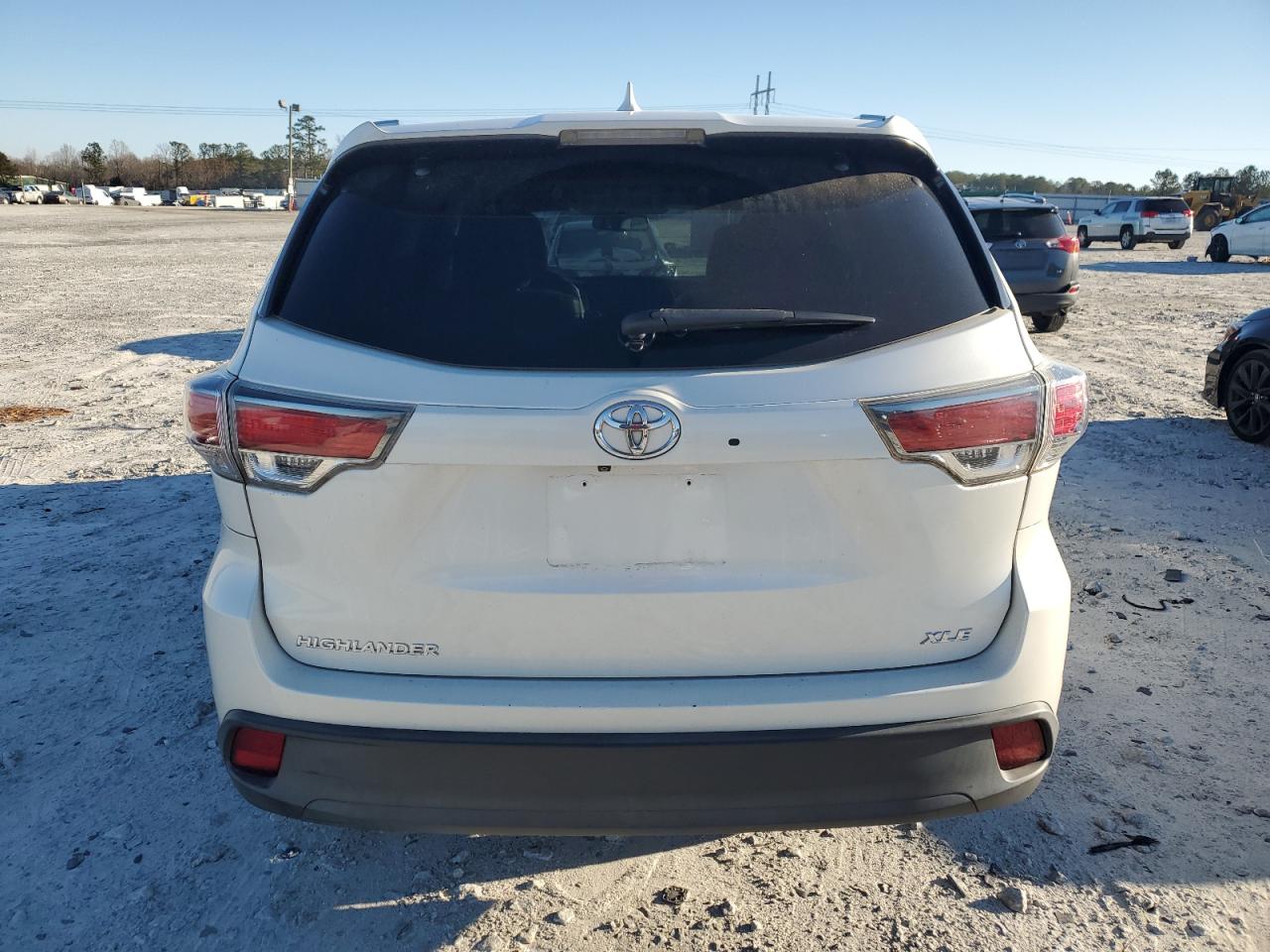 2015 Toyota Highlander VIN 5TDKKRFH2FS113765 Copart auction photo, burn damage thumbnail 6