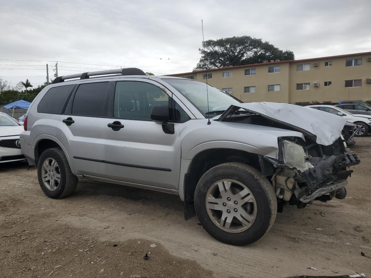 2006 Mitsubishi Endeavor VIN 4A4MN21S46E062942 Copart auction photo, front end / minor dent/scratches damage thumbnail 4