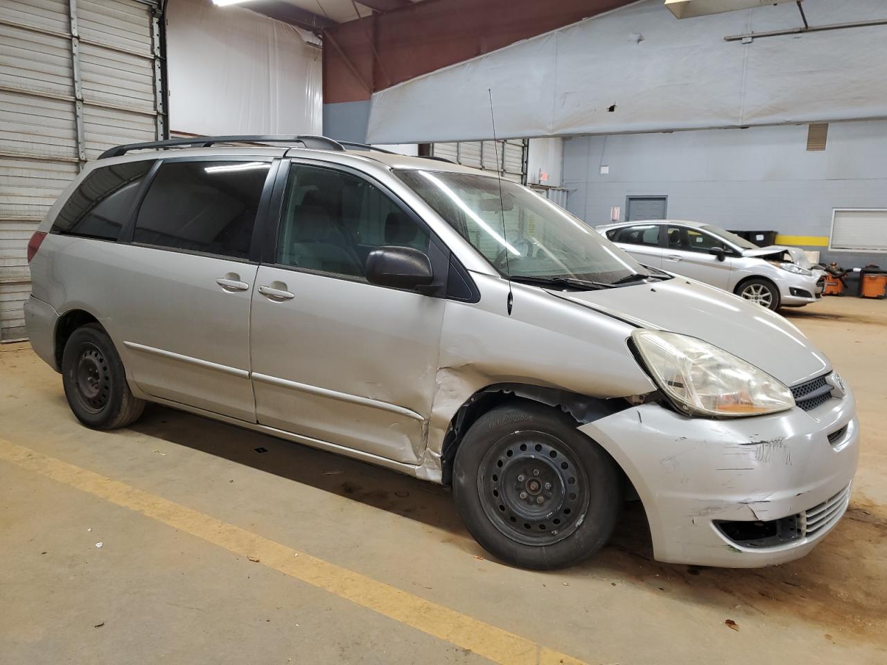 2005 Toyota Sienna VIN 5TDZA23C55S230207 Copart auction photo, front end / undercarriage damage thumbnail 4