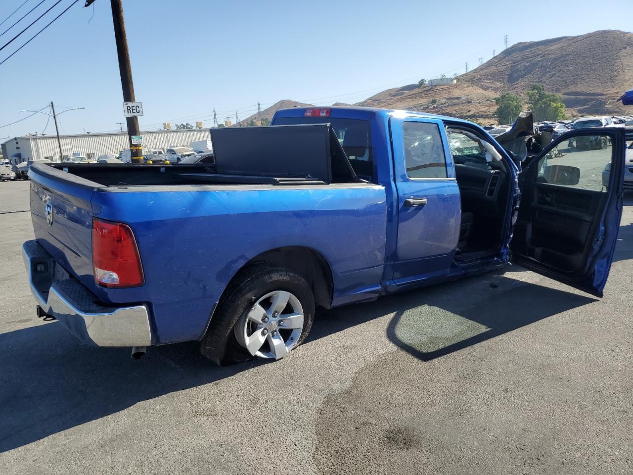 2018 RAM 1500 VIN 1C6RR6FT3JS317866 Copart auction photo, front end / side damage thumbnail 3