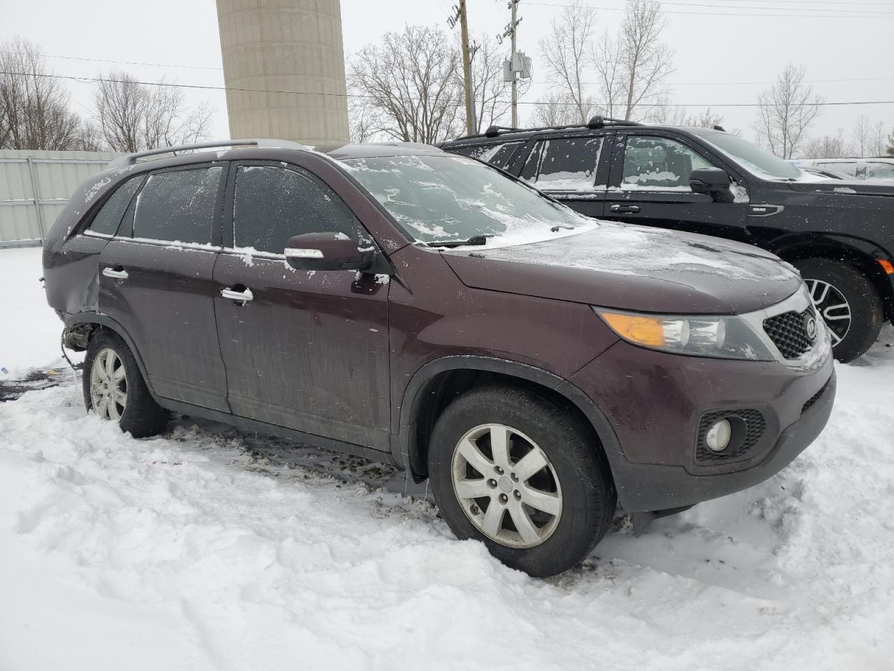 2011 KIA Sorento VIN 5XYKT3A16BG084024 Copart auction photo, side / rear end damage thumbnail 4