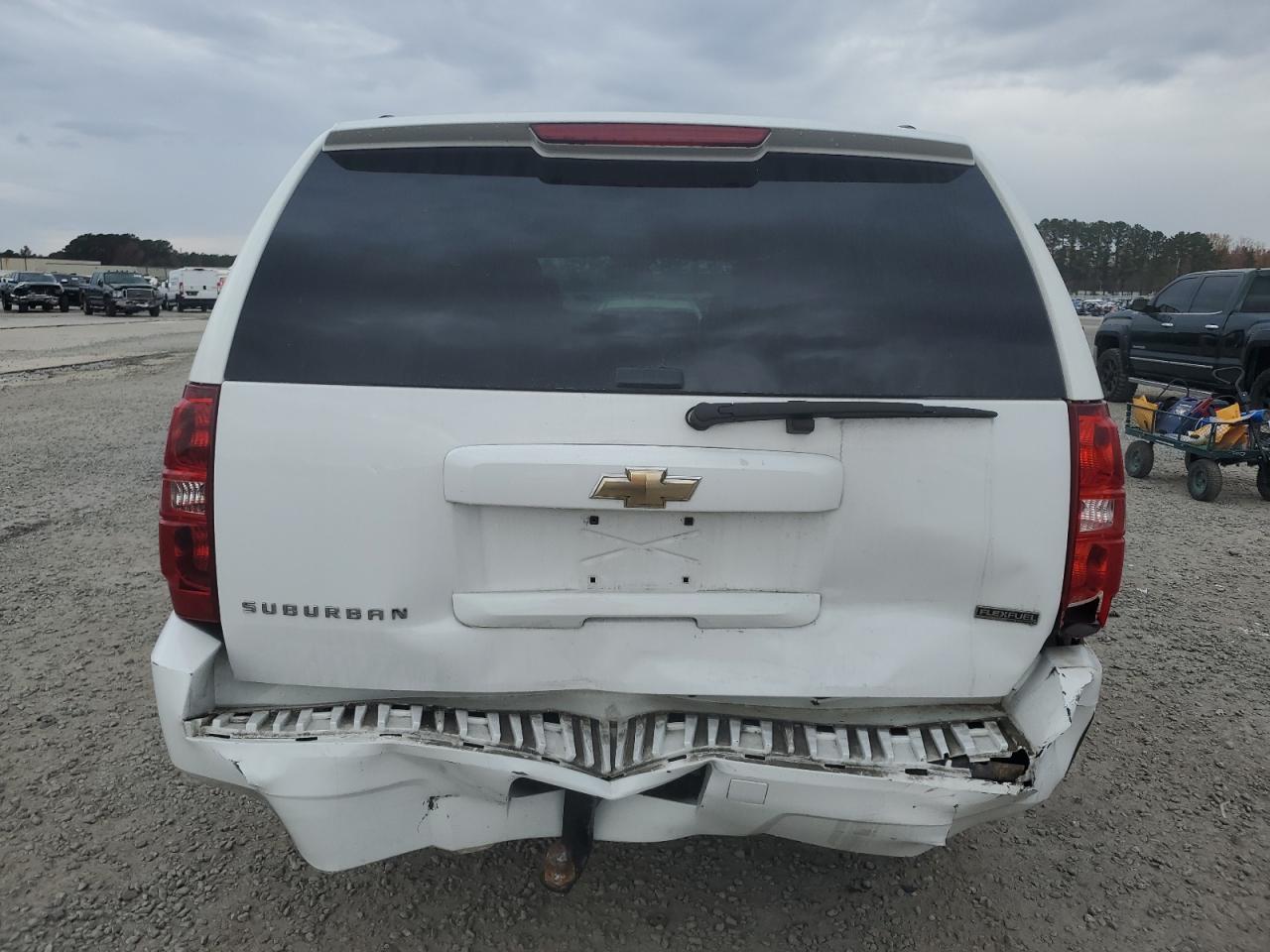2011 Chevrolet Suburban VIN 1GNSCHE07BR361805 Copart auction photo, front end / rear end damage thumbnail 6