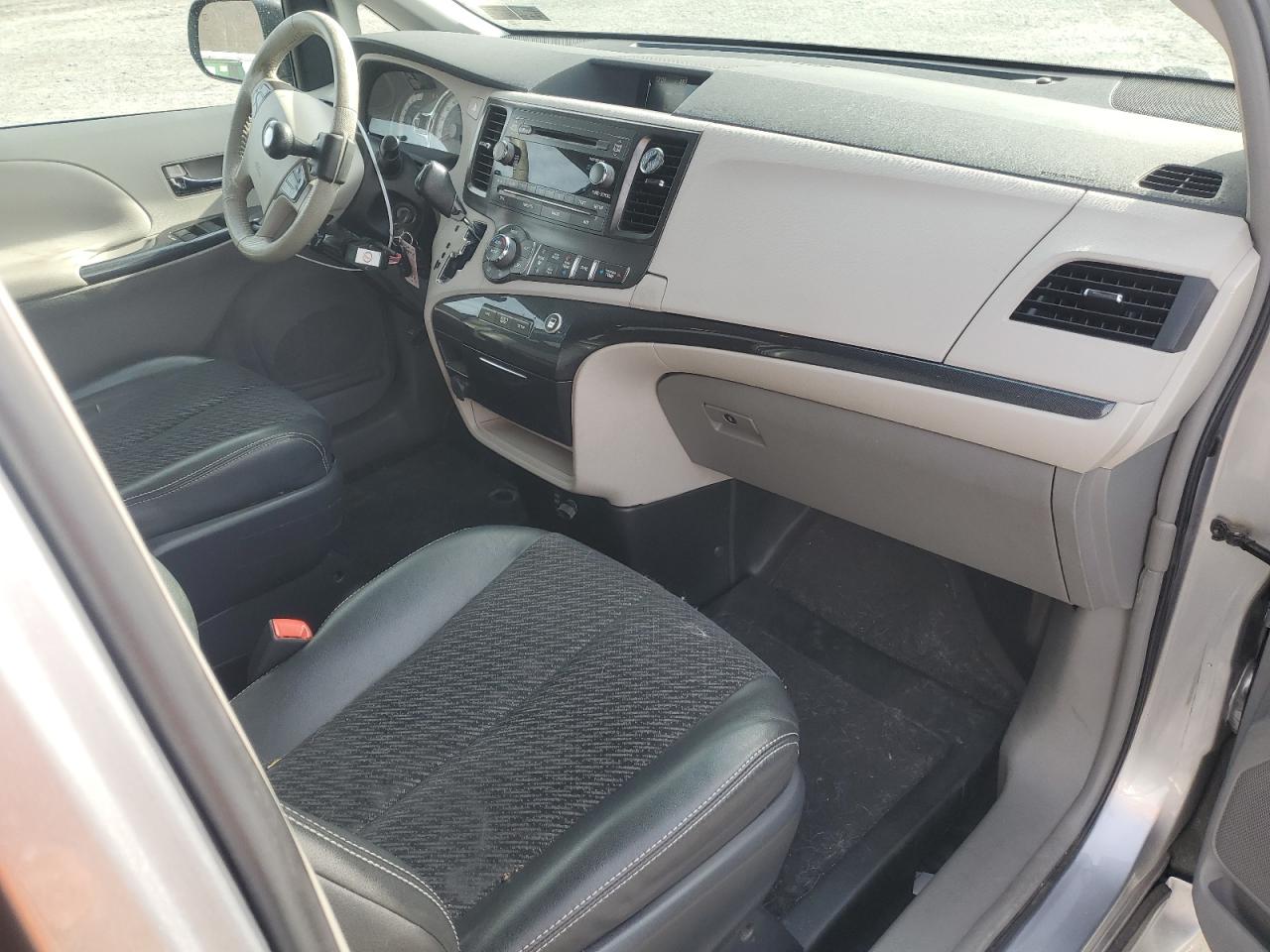 2011 Toyota Sienna VIN 5TDXK3DC5BS120794 Copart auction photo, front end damage thumbnail 8