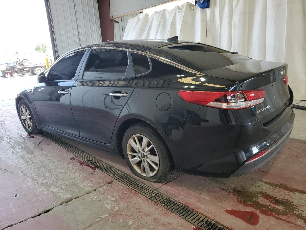 2017 KIA Optima VIN 5XXGT4L38HG155957 Copart auction photo, vandalism / front end damage thumbnail 2