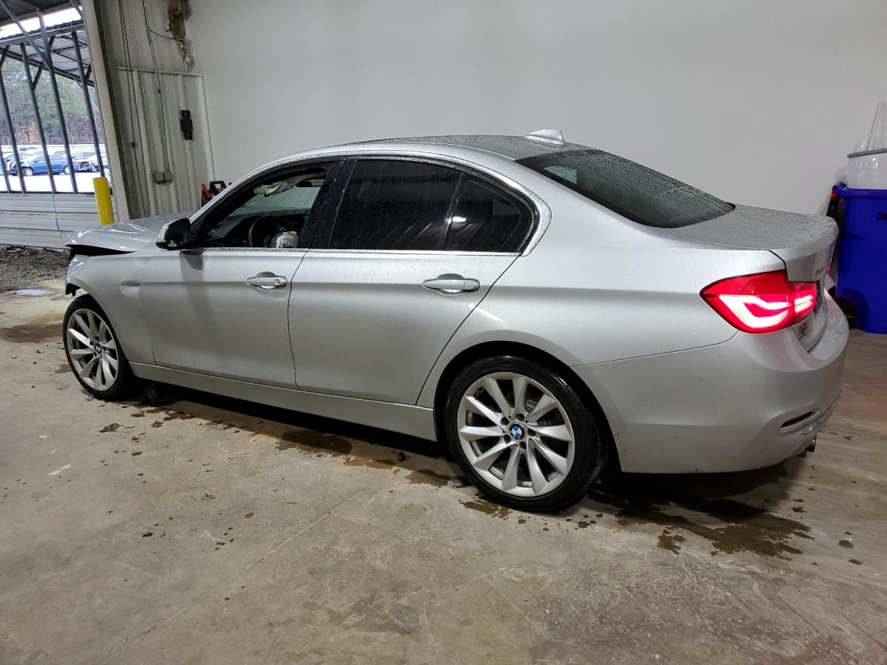 2017 BMW 3er VIN WBA8D9C36HA003960 Copart auction photo, front end damage thumbnail 2