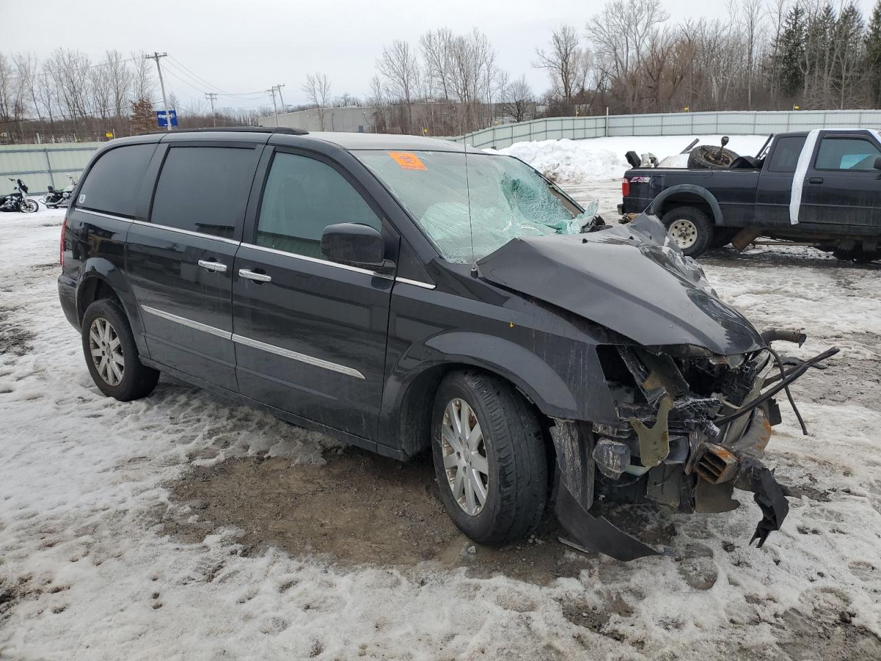 2015 Chrysler Town & Country VIN 2C4RC1BG9FR571693 Copart auction photo, front end / side damage thumbnail 4