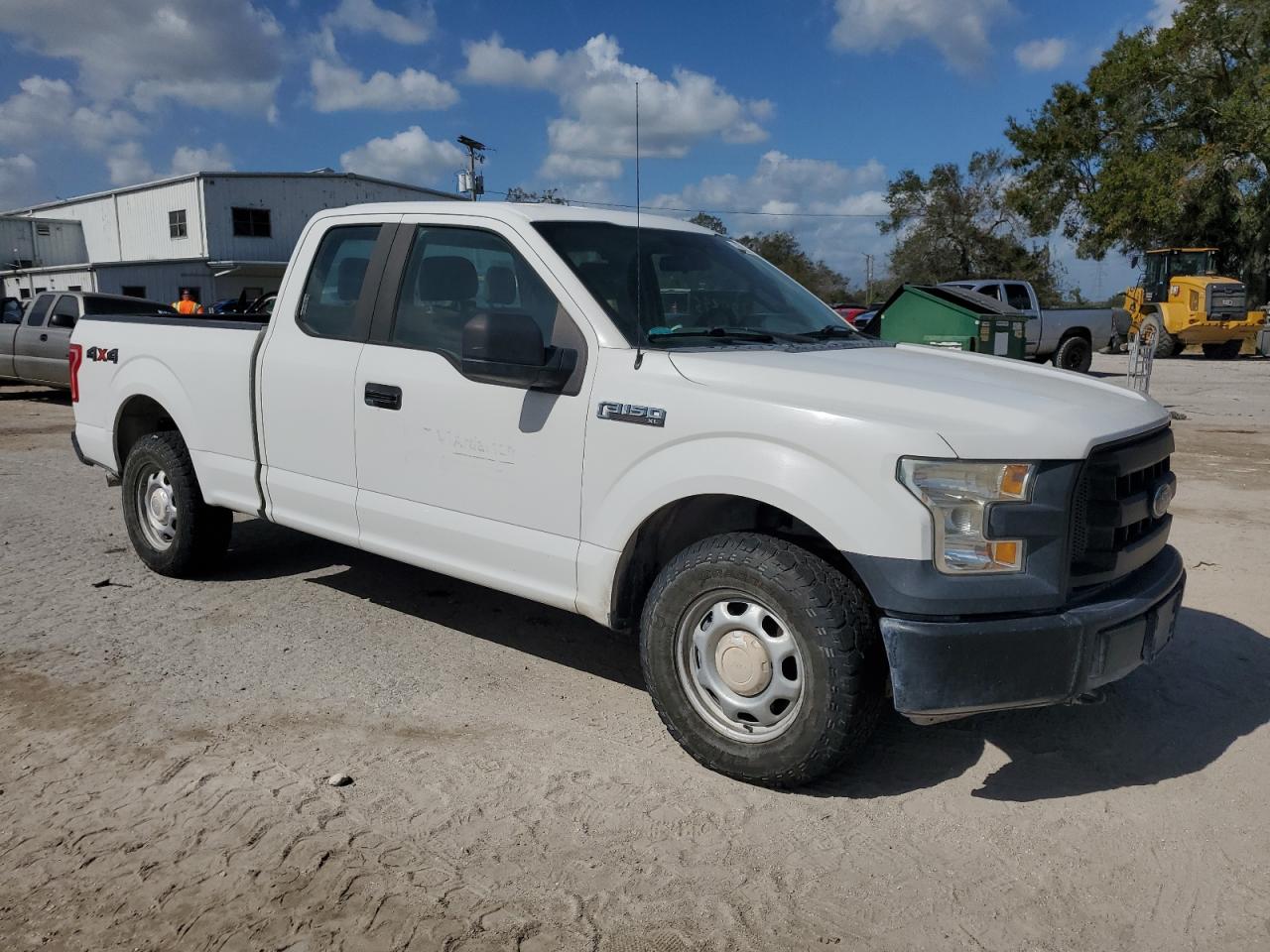2017 Ford F-150 VIN 1FTFX1EF7HFB39415 Copart auction photo, rear end / minor dent/scratches damage thumbnail 4