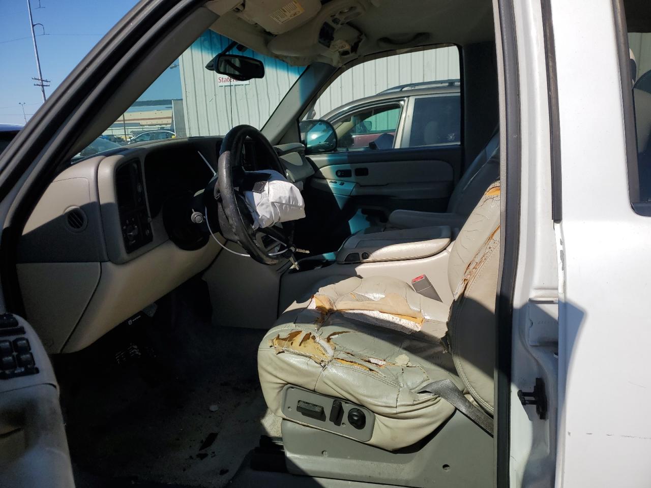 2001 Chevrolet Tahoe VIN 1GNEC13T81R208009 Copart auction photo, front end damage thumbnail 7