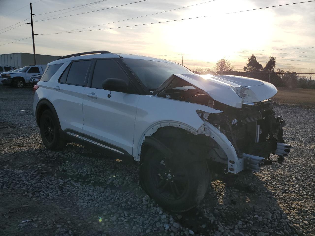 2022 Ford Explorer VIN 1FMSK7DH1NGA17797 Copart auction photo, front end / side damage thumbnail 4