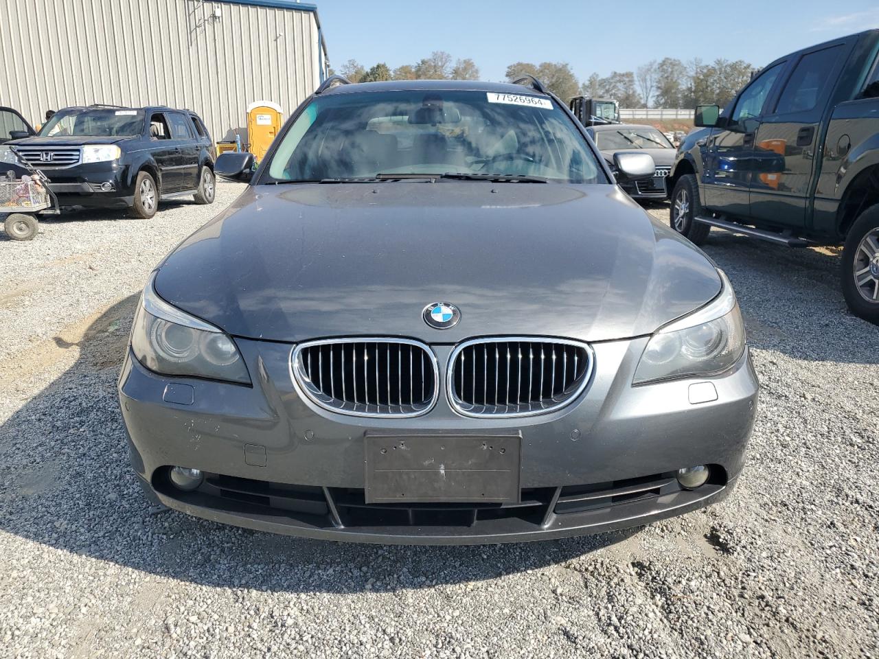 2006 BMW 5er VIN WBANN73566CN02216 Copart auction photo, side / minor dent/scratches damage thumbnail 5