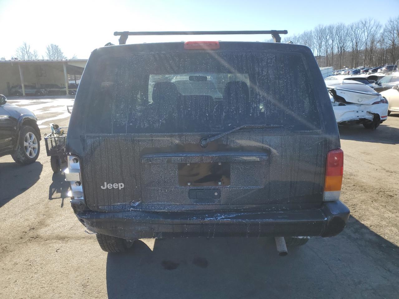 1998 Jeep Grand Cherokee VIN 1J4FJ68S9WL137553 Copart auction photo, rear end / minor dent/scratches damage thumbnail 6