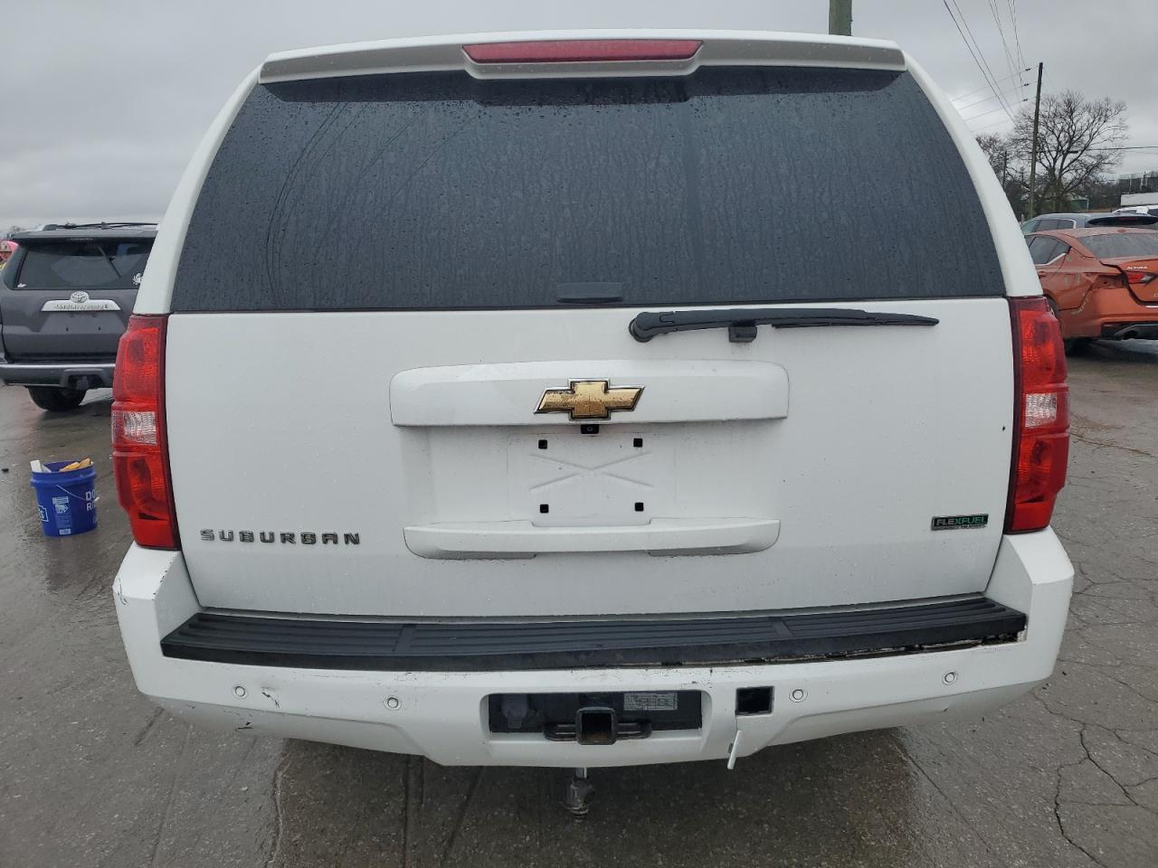 2011 Chevrolet Suburban VIN 1GNSKJE3XBR232915 Copart auction photo, front end / minor dent/scratches damage thumbnail 6