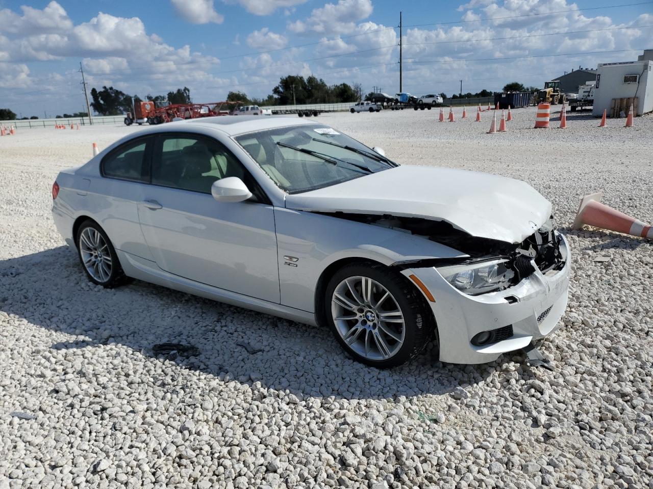 2013 BMW 3er VIN WBAKF9C51DE859963 Copart auction photo, front end damage thumbnail 4