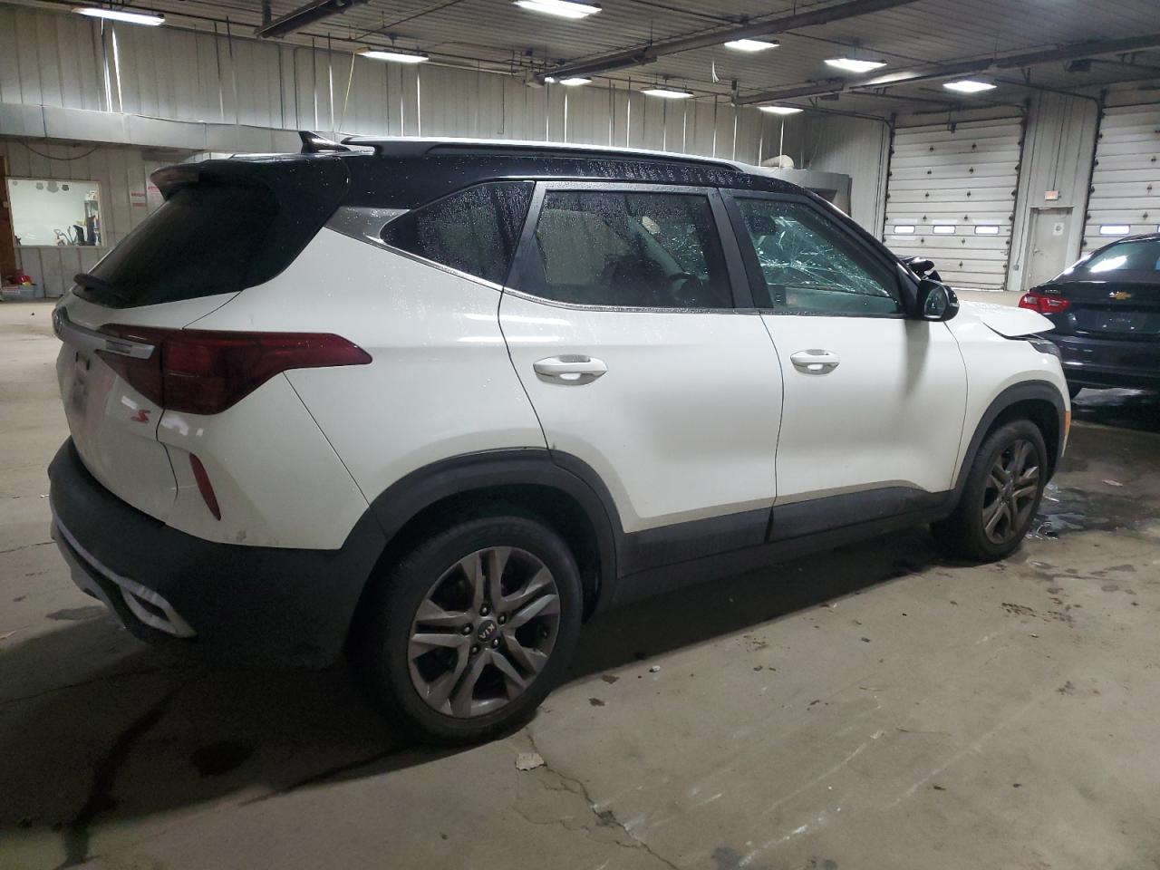 2021 KIA Seltos VIN KNDEU2AAXM7147730 Copart auction photo, front end damage thumbnail 3