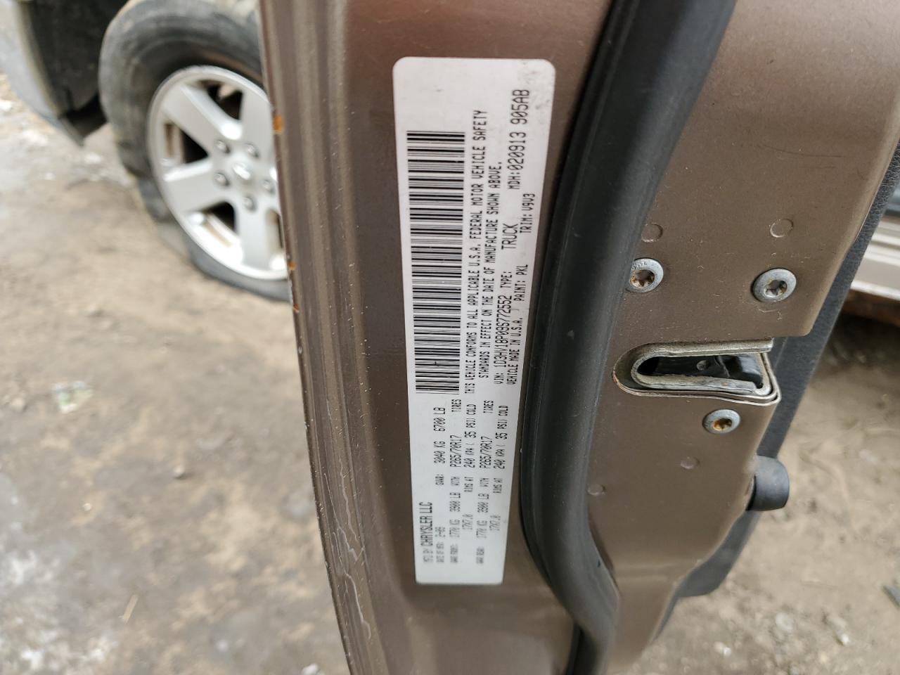 2009 Dodge RAM VIN 1D3HV18P09S772552 Copart auction photo, all over / vandalism damage thumbnail 12