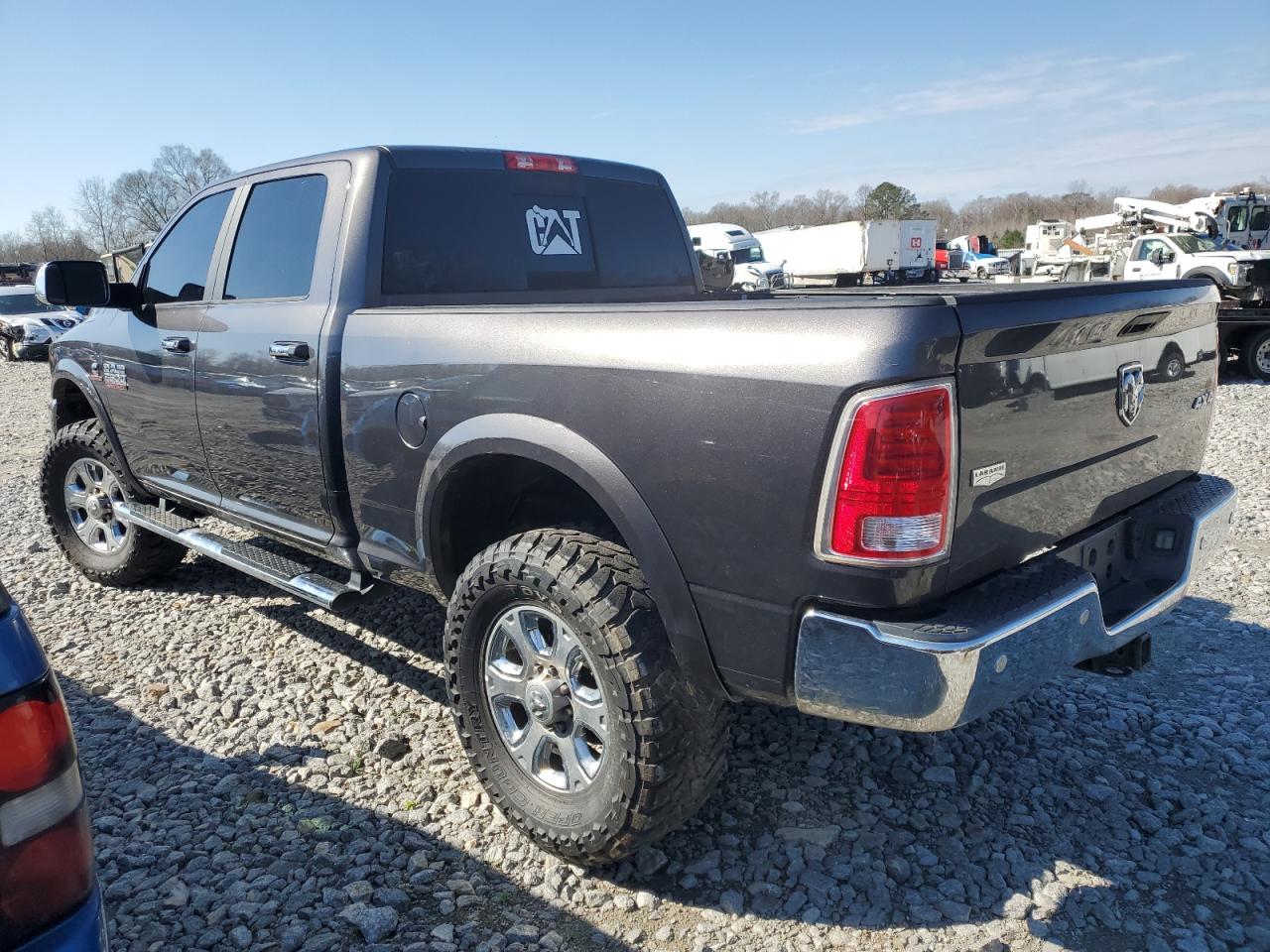 2018 RAM 2500 VIN 3C6UR5FL4JG421004 Copart auction photo, side / front end damage thumbnail 2