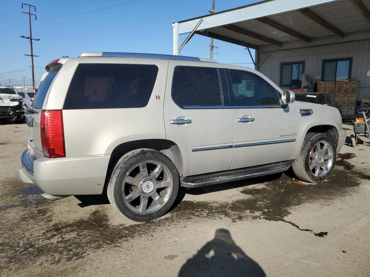 2009 Cadillac Escalade VIN 1GYFK43529R155395 Copart auction photo, rear end / side damage thumbnail 3