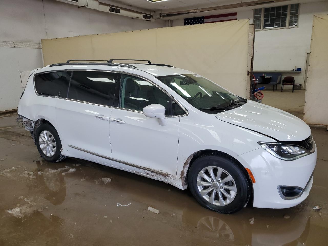 2018 Chrysler Pacifica VIN 2C4RC1BG2JR113776 Copart auction photo, rear end / minor dent/scratches damage thumbnail 4