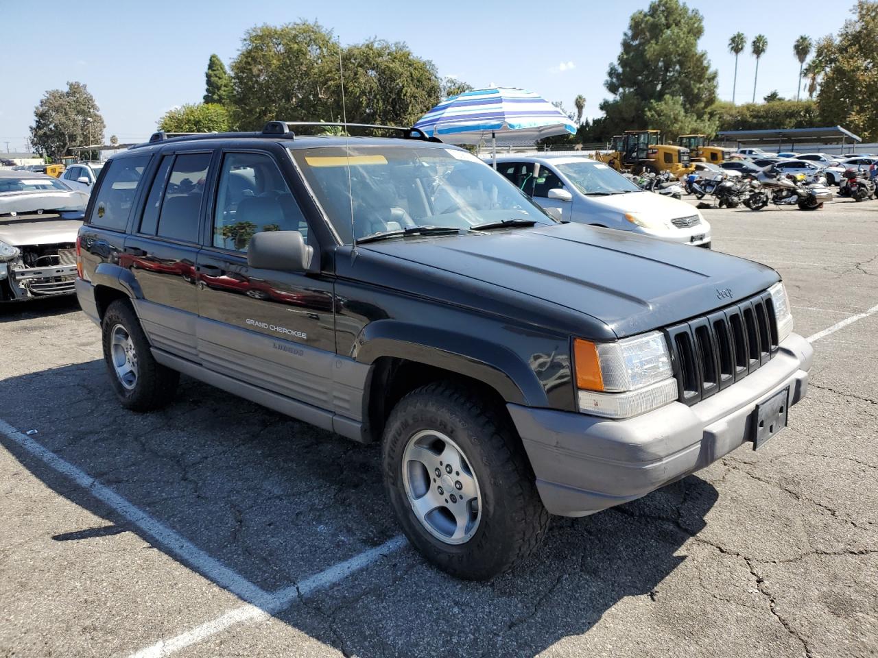 1998 Jeep Grand Cherokee VIN 1J4FX58S3WC144586 Copart auction photo, side / minor dent/scratches damage thumbnail 4