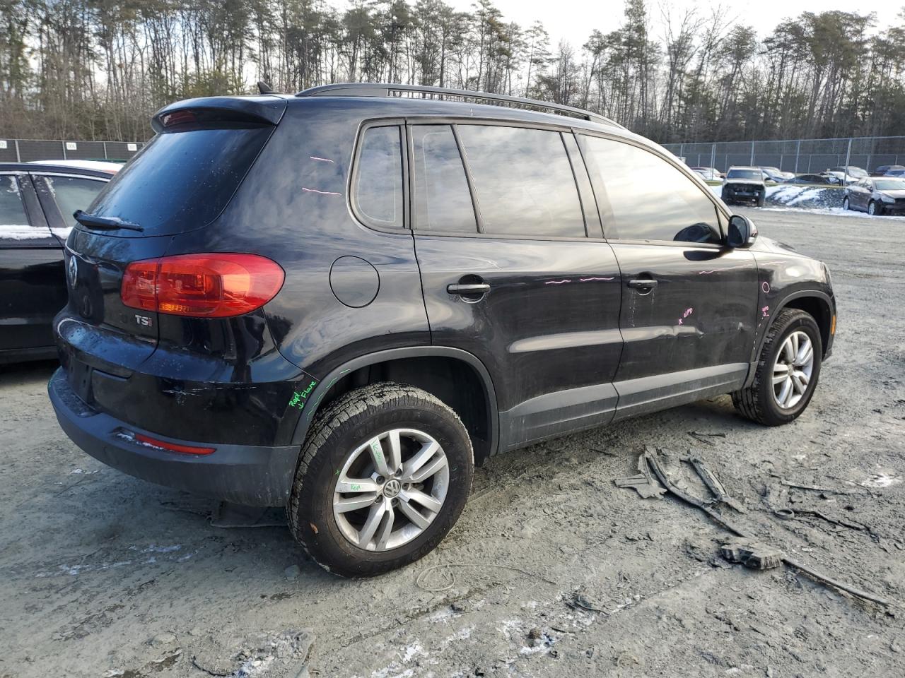 2017 Volkswagen Tiguan VIN WVGAV7AX1HW501350 Copart auction photo, rear end / minor dent/scratches damage thumbnail 3