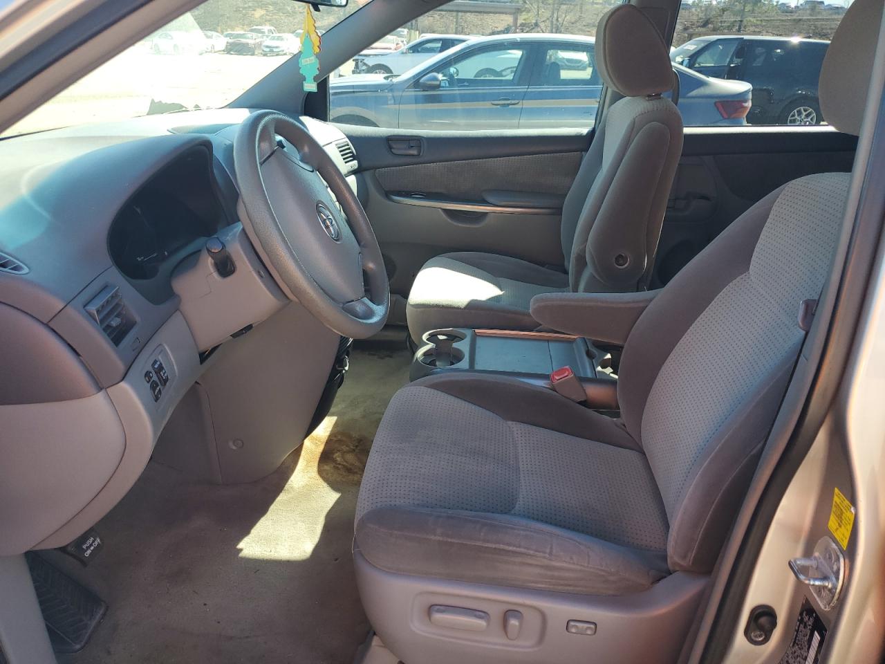 2010 Toyota Sienna VIN 5TDKK4CC0AS319364 Copart auction photo, front end / side damage thumbnail 7