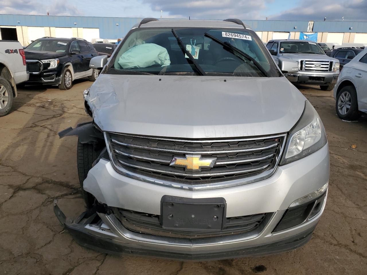 2015 Chevrolet Traverse VIN 1GNKRGKDXFJ223289 Copart auction photo, front end / mechanical damage thumbnail 5