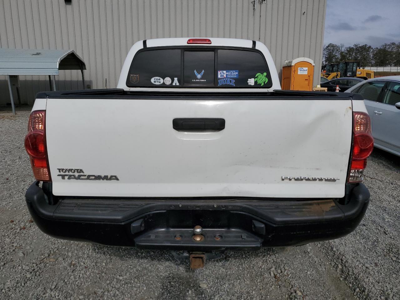 2015 Toyota Tacoma VIN 5TFJX4GN5FX046268 Copart auction photo, front end / minor dent/scratches damage thumbnail 6