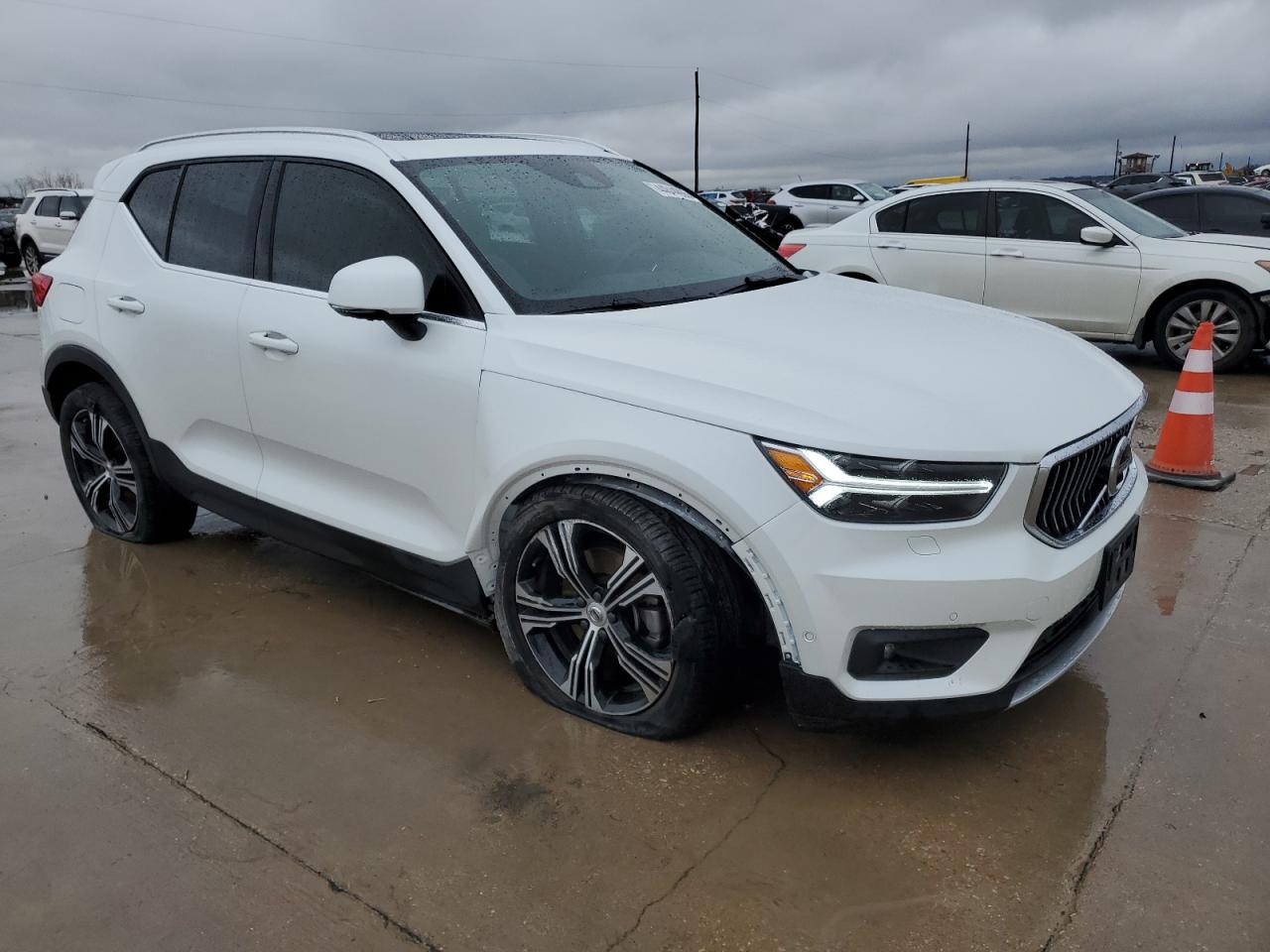 2021 Volvo XC40 VIN YV4162ULXM2577564 Copart auction photo, front end damage thumbnail 4