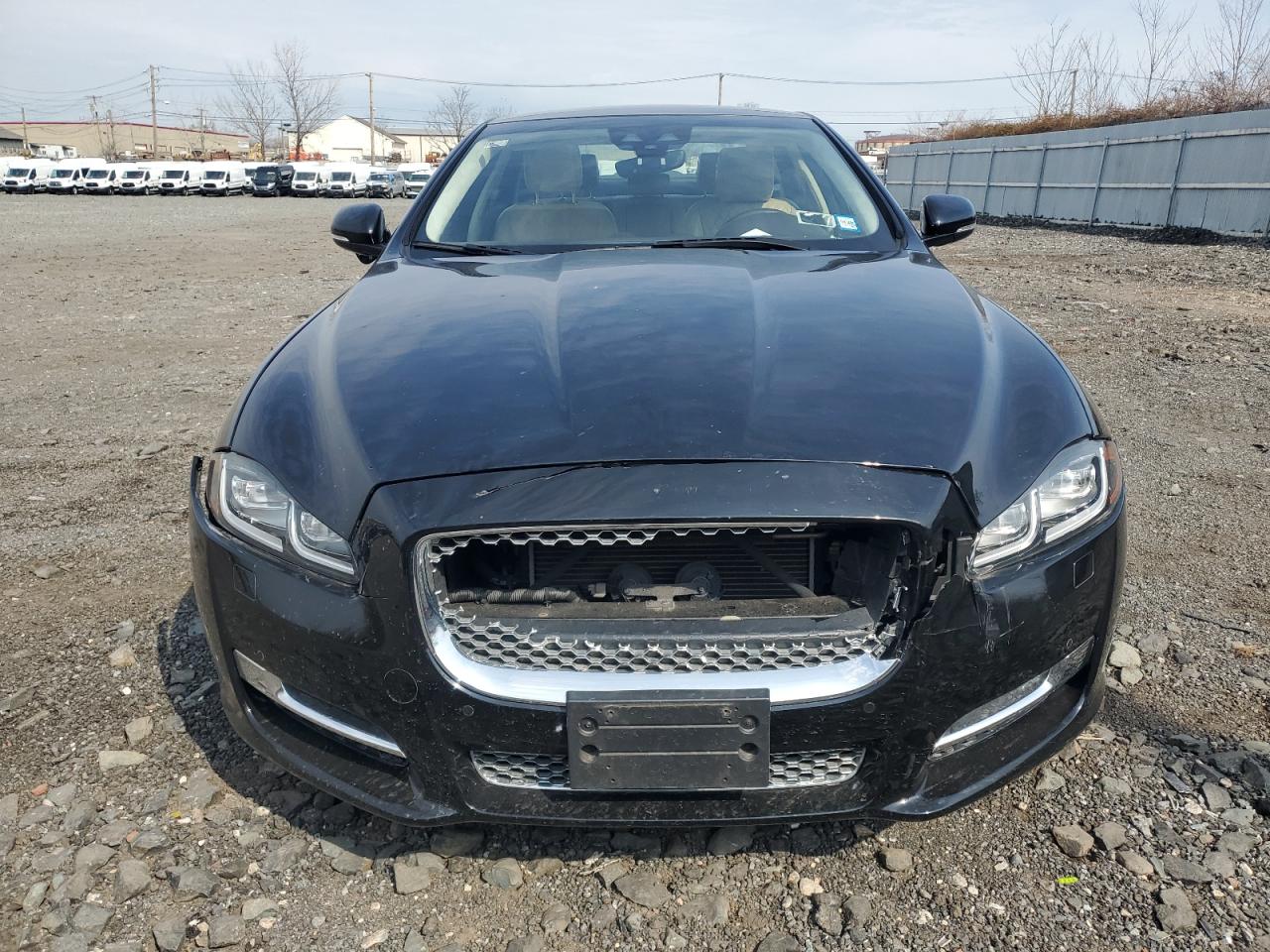 2019 Jaguar XJ VIN SAJWJ2GD6K8W19896 Copart auction photo, rear end / front end damage thumbnail 5