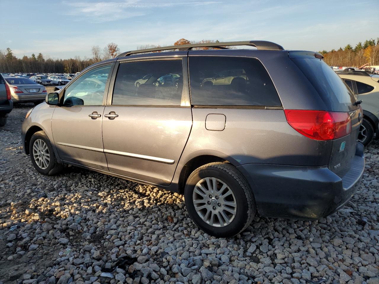 2007 Toyota Sienna VIN 5TDBK23C67S004923 Copart auction photo, minor dent/scratches damage thumbnail 2