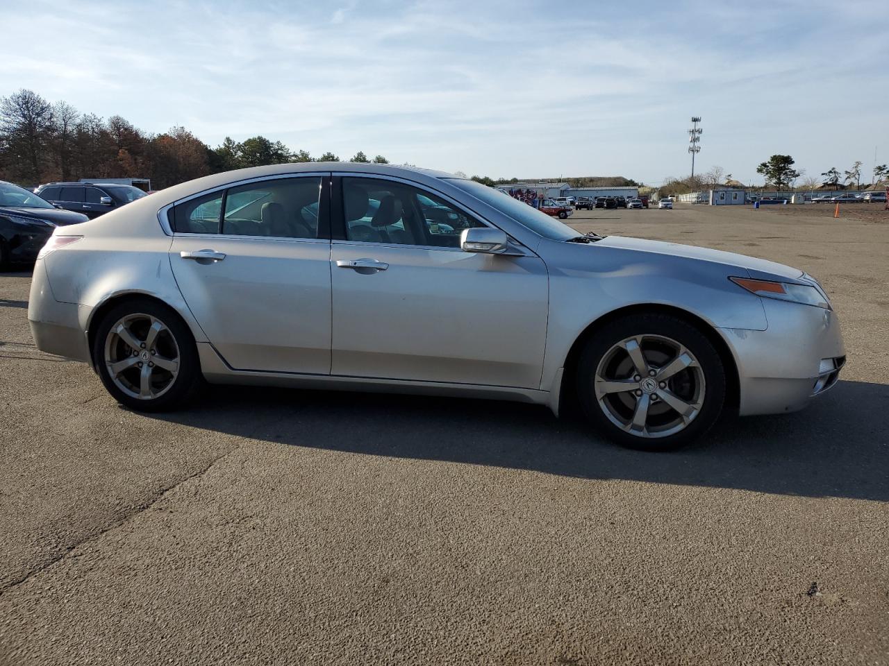 2009 Acura TL VIN 19UUA96549A005751 Copart auction photo, side / minor dent/scratches damage thumbnail 4